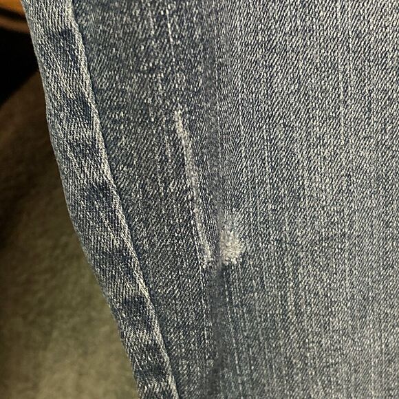 l.e.i. Cropped Jeans with Embroidered Pockets - Size 15 (Minor Flaw) - Picture 6 of 7